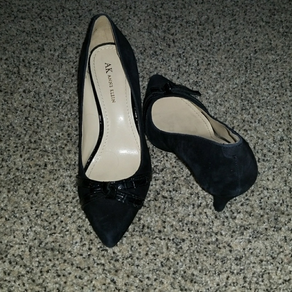 Anne Klein black suede heels
